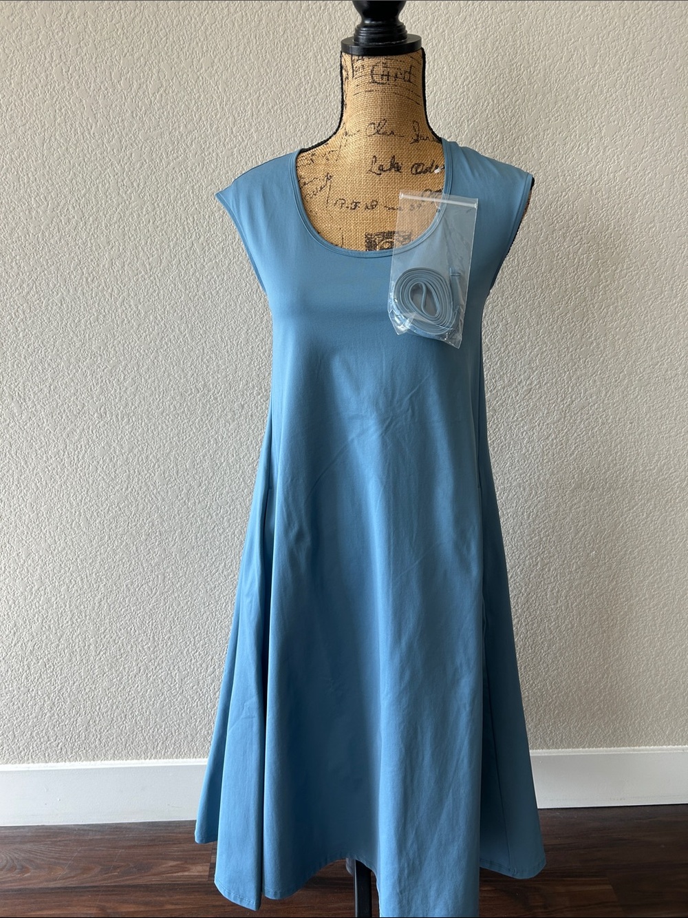 Casual Scoop Neck Midi Dress in Dusty Blue